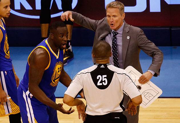 draymond-green-kick-warriors.jpg